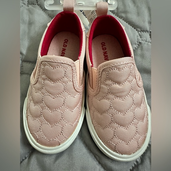 OLD NAVY-Textured Hearts Slip-On Sneakers for Toddler Girls Size 6 - Picture 7 of 9